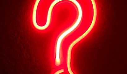 red neon sign question mark